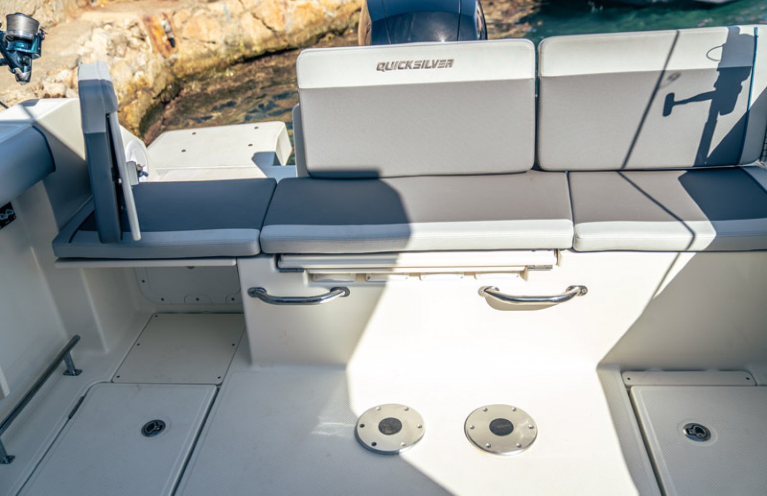 slider 9 Quicksilver Captur 625 Pilothouse